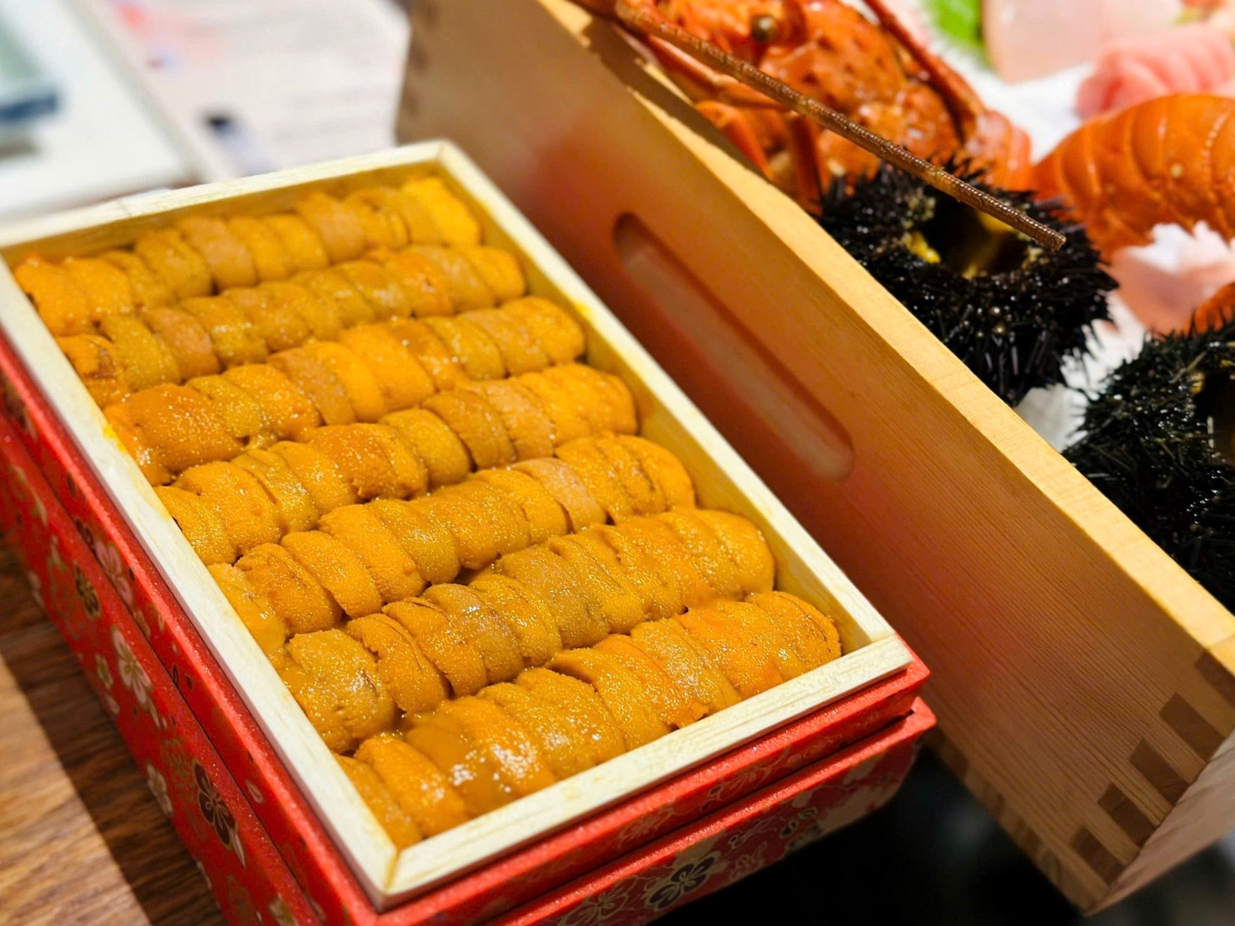 雲丹などの厳選食材